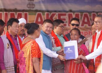 ডংকামোকাম-বৈঠালাংছত চৰকাৰী ভাৱে মাটিৰ পট্টা বিতৰণৰ শুভাৰম্ভ :