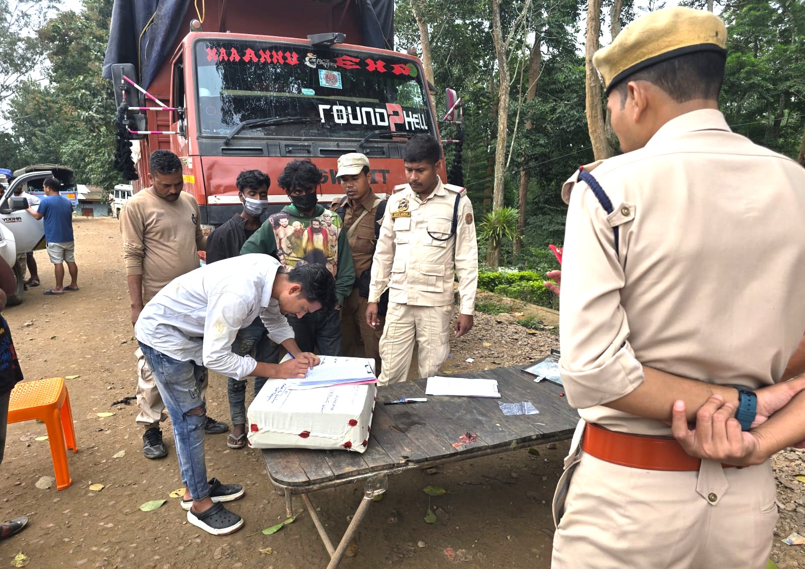 Police Seize 8 Crore Rupees Worth of Heroin