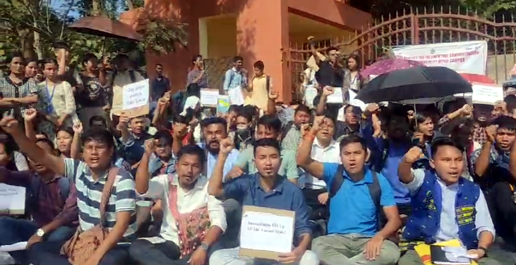 Assam University Diphu Campus : অসম বিশ্ববিদ্যালয় ডিফু চৌহদত ছাত্র-ছাত্রীৰ ধর্ণা প্রদর্শন 2 অসম বিশ্ববিদ্যালয় ডিফু চৌহদত ছাত্র-ছাত্রীৰ ধর্ণা প্রদর্শন