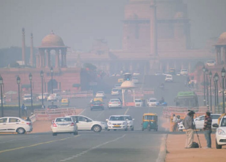 Delhi pollution I অতি ভয়ংকৰ হৈ পৰিছে ৰাজধানীৰ বায়ু, মঙলবাৰেও ঘন ধোঁৱাৰ আৱৰণত দিল্লী 1 Delhi pollution I অতি ভয়ংকৰ হৈ পৰিছে ৰাজধানীৰ বায়ু, মঙলবাৰেও ঘন ধোঁৱাৰ আৱৰণত দিল্লী