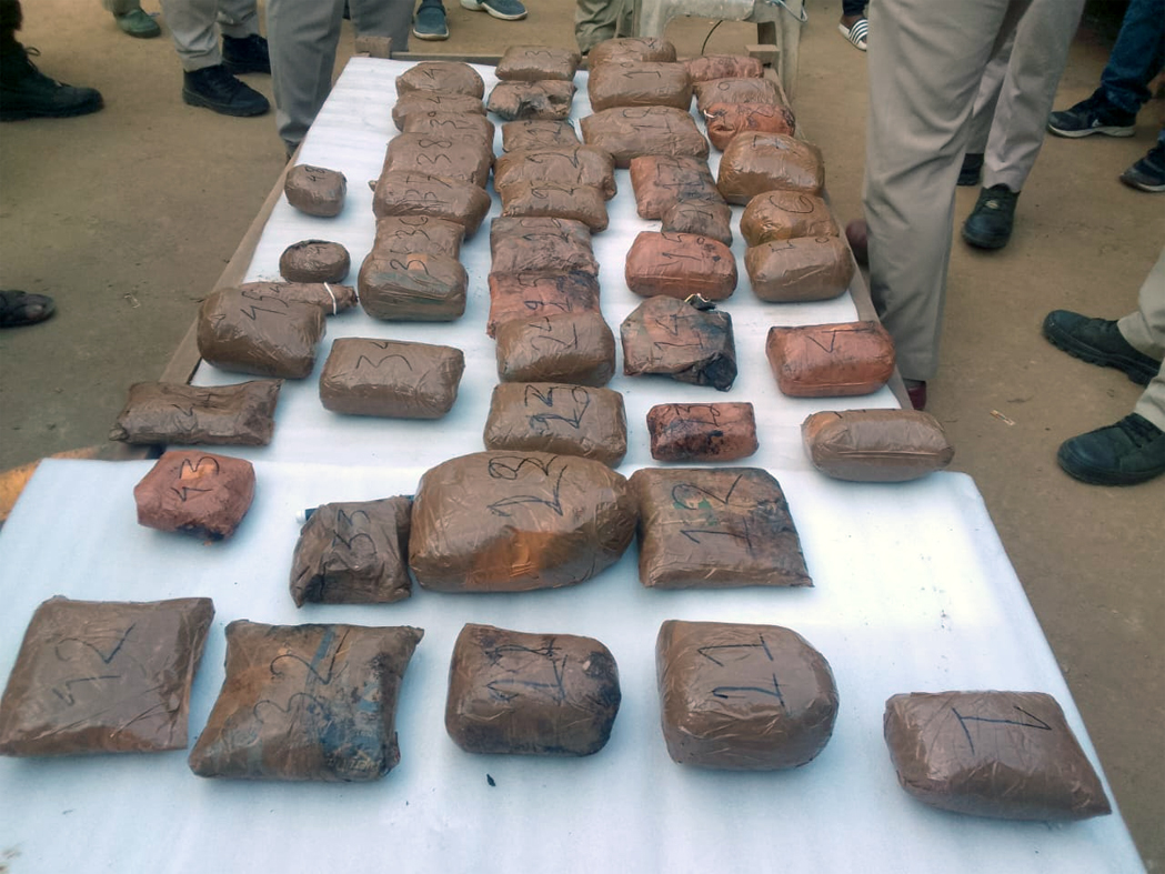 খটখটীত আৰক্ষীৰ তালাচীত আঢ়ৈ কোটি টকাৰ কানি জব্দ, সৰবৰাহকাৰীক আটক