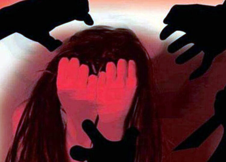 Lover Gang Rape : চাৰি বন্ধুৰে মিলি আইনৰ ছাত্ৰীক দলবদ্ধ ধৰ্ষণ প্ৰেমিকৰ, ভিডিঅ’ দেখুৱাই ব্লেকমেইল