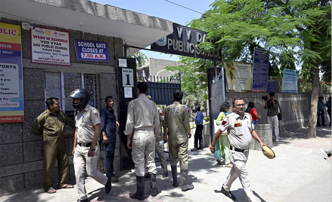 Bomb Threat : পৰীক্ষা বন্ধ কৰাৰ বাবেই ২৩ খন বিদ্যালয়ত বিস্ফোৰণৰ ভাবুকি, দিল্লীত গ্ৰেপ্তাৰ দ্বাদশ শ্ৰেণীৰ ছাত্ৰ 3 delhi 2 | ASSAM TIMES POST