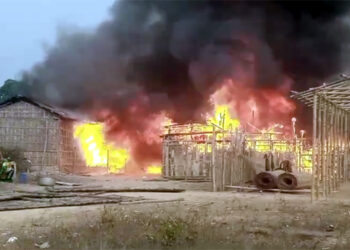 Fire at Lahorijan : লাহৰিজান নিৰ্মল কুমাৰ চাহ বাগান বস্তিত ভয়ঙ্কৰ অগ্নিকাণ্ড! লক্ষ্যাধিক টকাৰ সা-সম্পত্তি ভস্মীভূত