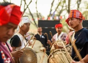 ৫১ সংখ্যক কাৰবি যুৱ মহোৎসৱৰ বাবে ন- কইনাৰ ৰূপত কাৰবি পিপুলছ হল তাৰালাংছৰ বাকৰি 