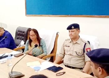 ডিফু মাছ বজাৰৰ জঘন্য কাণ্ড: ডিফু আৱৰ্ত ভৱনত জিলা আয়ুক্ত নিৰলা ফাংচপীৰ অধ্যক্ষতা শান্তি সভা