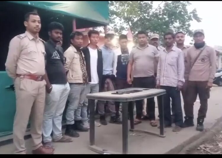 ৰঙালী বিহুৰ প্ৰাকক্ষণত অসম-নাগালেণ্ড সীমান্ত লাহৰিজানত আৰক্ষীৰ জালত পিষ্টল, সজীৱ গুলী আৰু মেগজিন সহ চাৰি যুৱক