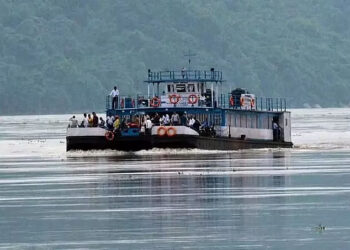 Major Dust Storm Wreaks Havoc on Ferries in Majuli, Trapping Travelers