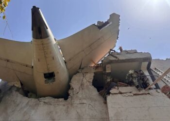 Air India plane crash I বিমান যাত্ৰা নকৰাকৈয়ে ঘটিল মৃত্যু, চিকিৎসকৰ হোষ্টেলতে পৰিল ধ্বংসপ্ৰাপ্ত বিমান