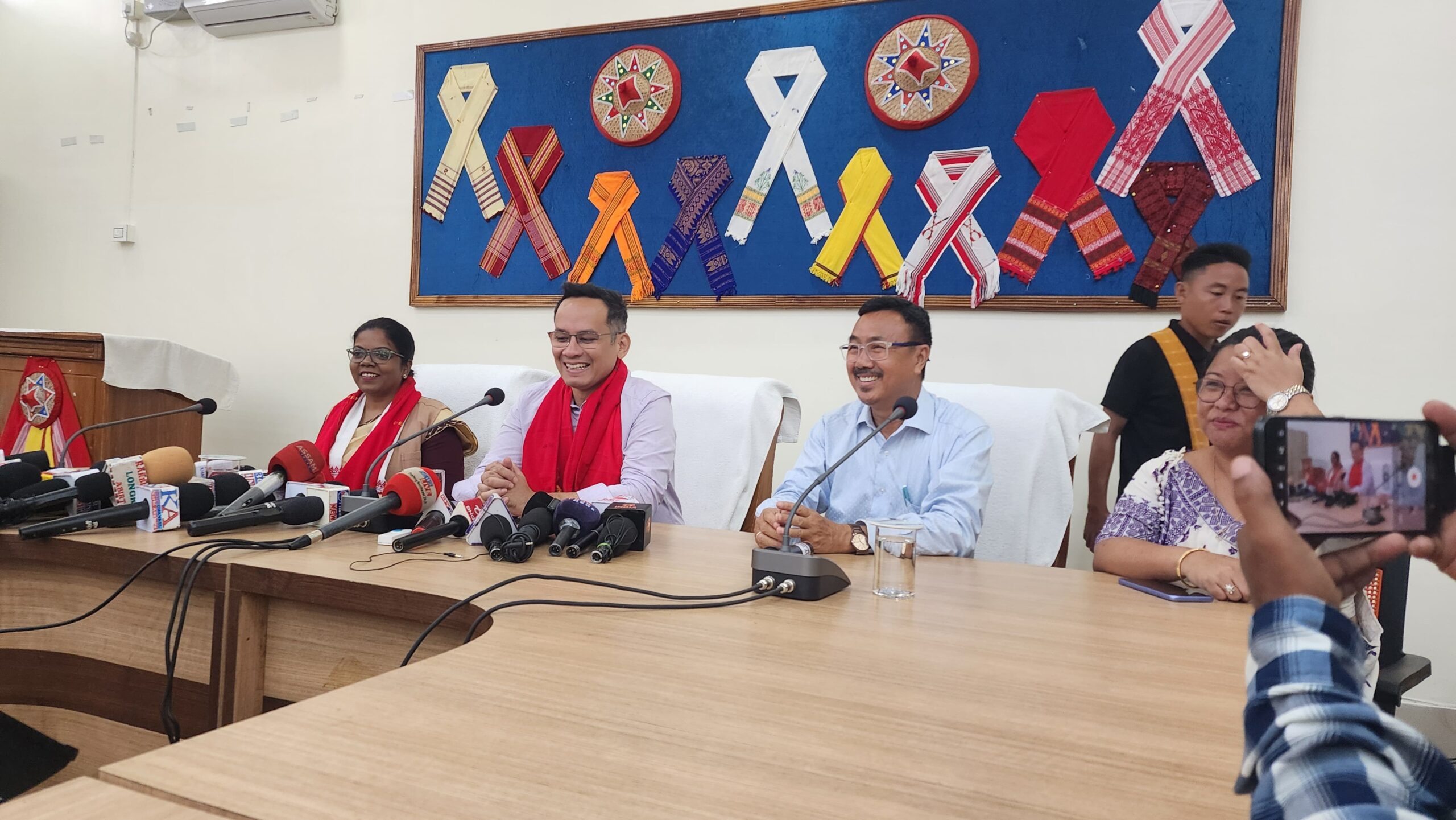 ডিফুত গৌৰৱ গগৈৰ সংবাদমেল, ষষ্ঠ অনুসূচীৰ ক্ষমতাত মুখ্য মন্ত্ৰীৰ আঘাত কৰাৰ অভিযোগ গৌৰৱ গগৈৰ