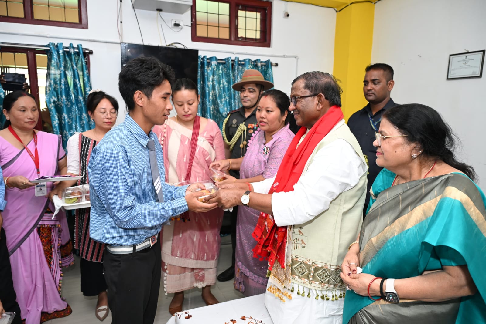 দুদিনীয়া কাৰ্বি আংলং ভ্ৰমণ সামৰি ৰাজভৱনলৈ উভতিল ৰাজ্যপাল লক্ষ্মণ প্ৰসাদ আচাৰ্য