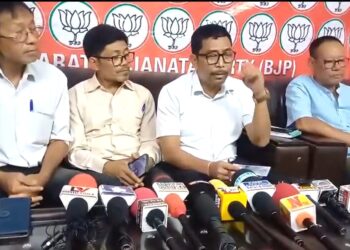 কাৰ্বি আংলংত ৰাজনীতিৰ প্ৰতিযোগিতা: কংগ্ৰেছ-বিজেপি বিতৰ্ক আৰু উন্নয়ন দাবী