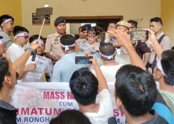 Land Patta I অল আছাম বেঙ্গলী যুৱ ছাত্ৰ ফেডাৰেছনৰ সভাপতি দিপক দে’ৰ বিৰুদ্ধে সৰব কেএছএ:কাৰ্বি ভূমিত ভূমি পট্টা প্ৰদানক ডিফুত উত্তপ্ত পৰিস্থিতি