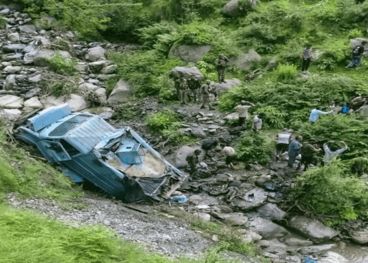 CRPF Bus accident I জম্মু-কাশ্মীৰত চি আৰ পি এফৰ বাহন দুৰ্ঘটনাগ্ৰস্ত হৈ নিহত ২ জোৱান, আহত ১২ 1 CRPF Bus accident I জম্মু-কাশ্মীৰত চি আৰ পি এফৰ বাহন দুৰ্ঘটনাগ্ৰস্ত হৈ নিহত ২ জোৱান, আহত ১২