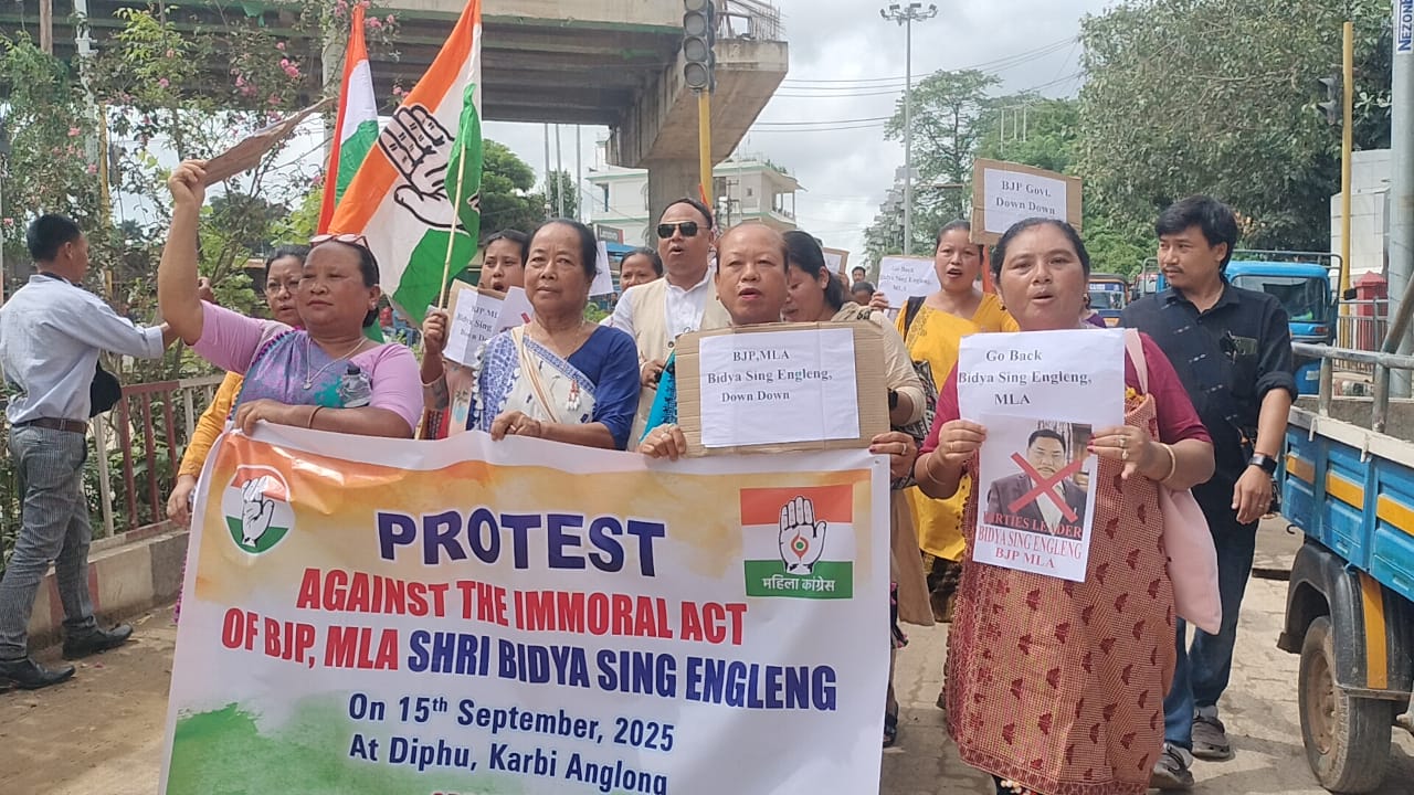 ডিফুত বিধায়ক বিদ্যাছিং ইংলেঙৰ এগৰাকী মহিলাৰ সৈতে অশ্লীল ভিডিঅ ভাইৰেলকলৈ কংগ্ৰেছৰ উত্তাল প্ৰতিবাদ