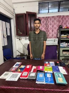 কুখ্যাত চাইবাৰ অপৰাধী আনিচুজ জামান গ্ৰেপ্তাৰ, আৰক্ষীয়ে জব্দ কৰিলে বহু বেঙ্ক পাচবুক,চেক 3 চাইবাৰ অপৰাধী আনিচুজ জামান গ্ৰেপ্তাৰ