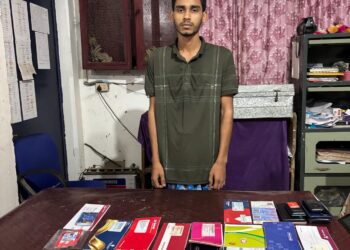 কুখ্যাত চাইবাৰ অপৰাধী আনিচুজ জামান গ্ৰেপ্তাৰ, আৰক্ষীয়ে জব্দ কৰিলে বহু বেঙ্ক পাচবুক,চেক