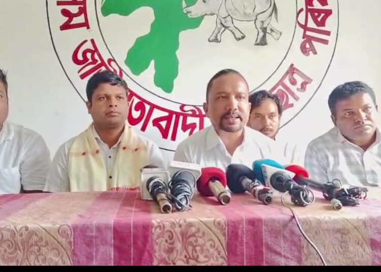 "জুবিন গাৰ্গক ন্যায় প্ৰদানৰ প্ৰসংগত প্ৰয়োজনত ৰাজপথলৈ আহিবলৈ সাজু" -বোকাখাতত সংবাদমেলত অসম জাতীয়তাবাদী যুৱ ছাত্ৰ পৰিষদ: জুবিন গাৰ্গৰ মৃত্যুক লৈ ৰাজনীতি নকৰিবলৈ সকিয়নি: 1 “জুবিন গাৰ্গক ন্যায় প্ৰদানৰ প্ৰসংগত প্ৰয়োজনত ৰাজপথলৈ আহিবলৈ সাজু” -বোকাখাতত সংবাদমেলত অসম জাতীয়তাবাদী যুৱ ছাত্ৰ পৰিষদ: জুবিন গাৰ্গৰ মৃত্যুক লৈ ৰাজনীতি নকৰিবলৈ সকিয়নি: