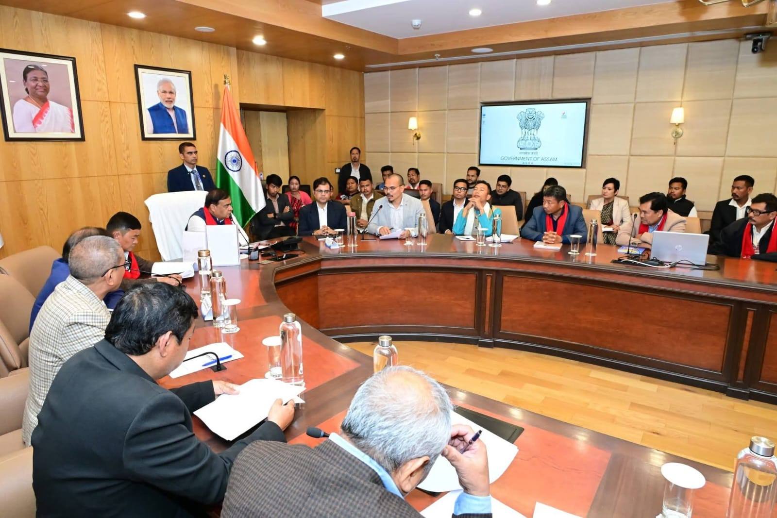 মুখ্যমন্ত্রীৰে হোৱা ত্রিপাক্ষিক বৈঠকত আশাৰ ৰেঙনি দেখিছে কাৰ্বি সংগঠনসমূহে