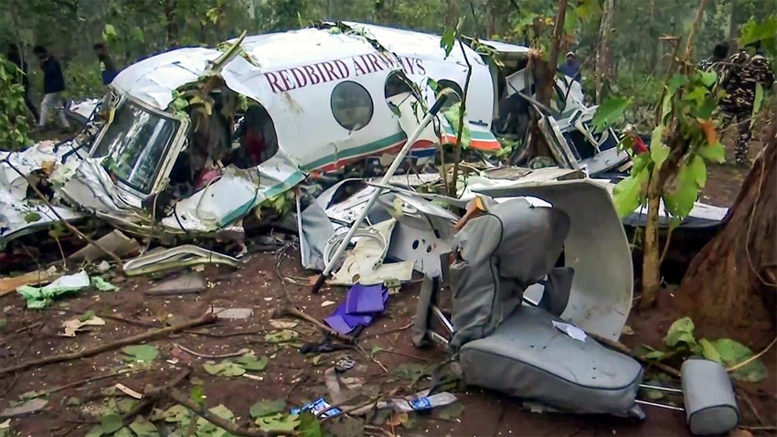 Air Ambulance crashed : ৮ লাখ টকা ধাৰ লৈ সন্তানক বচাবলৈ চাৰ্টাৰ্ড বিমান ভাৰা কৰি দিল্লীলৈ গৈ আছিল ঝাৰখণ্ডৰ এটা পৰিয়াল, দুৰ্ঘটনাত সকলো শেষ 3 Air Ambulance 1 | ASSAM TIMES POST