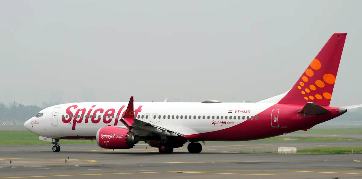 Spicejet : টেক অফৰ কিছু সময়ৰ পিছতে ইঞ্জিনত বিজুতি, দিল্লীত জৰুৰীকালীন অৱতৰণ স্পাইচজেটৰ বিমান 3 spicejet 1 | ASSAM TIMES POST