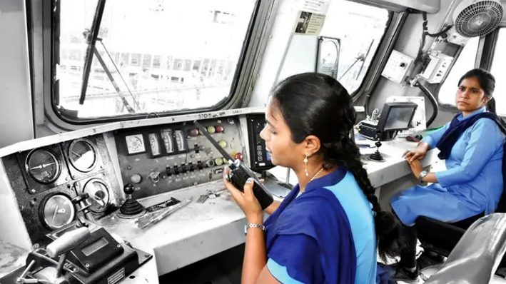 Loco Pilot : তিনি বছৰত প্ৰায় ৪০,০০০ খালী পদ সৃষ্টি, মাত্ৰ ১৫,০০০ লোকো-পাইলট নিযুক্তি : সংসদত ৰে'ল মন্ত্ৰী 3 loco 1 | ASSAM TIMES POST