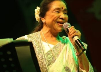 ৯২ বছৰ বয়সত গায়িকা আশা ভোঁচলেৰ দেহাৱসান 8 ৯২ বছৰ বয়সত গায়িকা আশা ভোঁচলেৰ দেহাৱসান