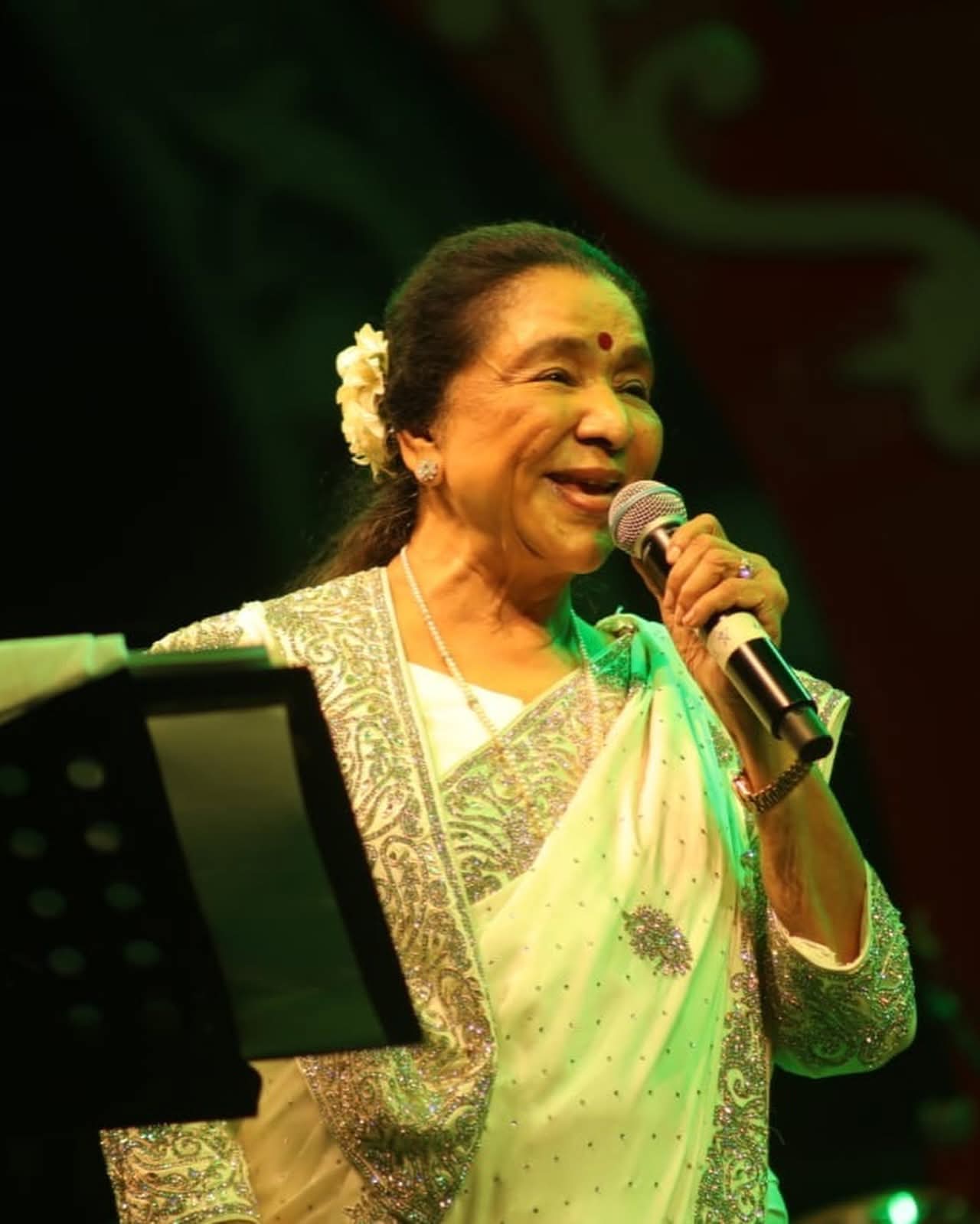 ৯২ বছৰ বয়সত গায়িকা আশা ভোঁচলেৰ দেহাৱসান 3 Asha Bhosle