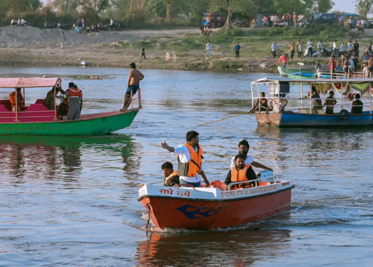 Mathura Boat tragedy I মথুৰাত যমুনা নদীত সংঘটিত নাও দুৰ্ঘটনাত কমেও ১০ জন লোকৰ মৃত্যু, নিৰুদ্দেশ কেইবাজনো 1 Mathura Boat tragedy I মথুৰাত যমুনা নদীত সংঘটিত নাও দুৰ্ঘটনাত কমেও ১০ জন লোকৰ মৃত্যু, নিৰুদ্দেশ কেইবাজনো