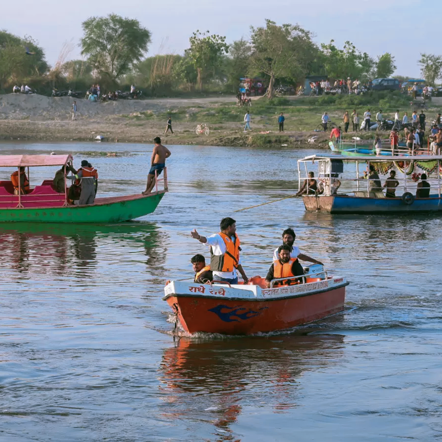 Mathura Boat tragedy I মথুৰাত যমুনা নদীত সংঘটিত নাও দুৰ্ঘটনাত কমেও ১০ জন লোকৰ মৃত্যু, নিৰুদ্দেশ কেইবাজনো 3 Mathura Boat tragedy I