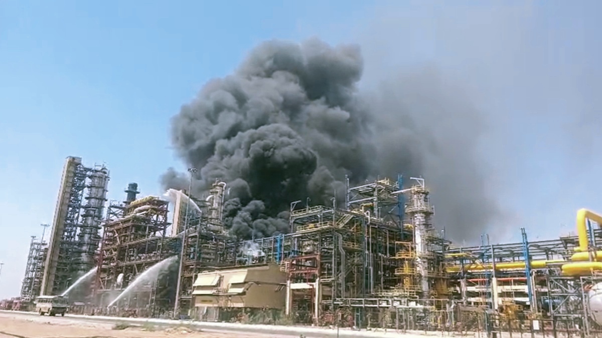 Rajasthan fire I প্ৰধানমন্ত্ৰীৰ উদ্বোধনৰ ২৪ ঘণ্টা পূৰ্বে তেল শোধনাগাৰত অগ্নিকাণ্ড 3 Rajasthan fire I