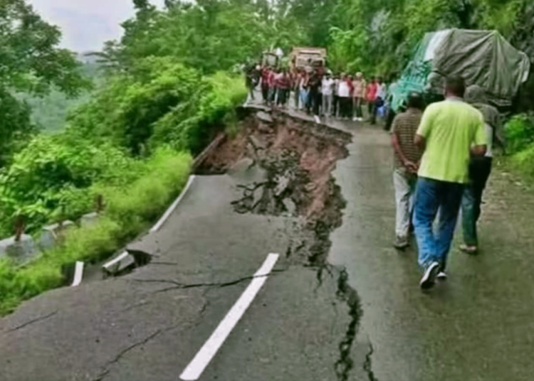 প্ৰচণ্ড ভূমিকম্পই কঁপালে মণিপুৰ