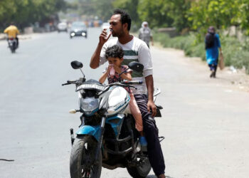 Delhi heat wave : দিল্লীত ব’হাগতে ৪৪ ডিগ্ৰী স্পৰ্শ, আগন্তুক ৪-৫ দিনলৈ কেইবাখনো ৰাজ্যত তাপপ্ৰবাহৰ সতৰ্কবাণী জাৰি