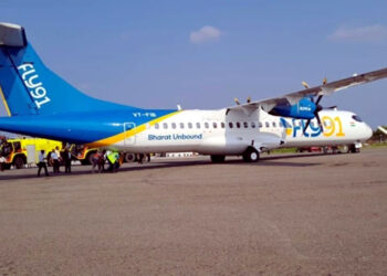 Emergency landing : মাজ আকাশত হঠাতে হোৱা ধুমুহা-বৰষুণত কৰ্ণাটক অভিমুখী বিমান, প্ৰায় চাৰি ঘণ্টা ঘূৰিব থাকিল আকাশতে