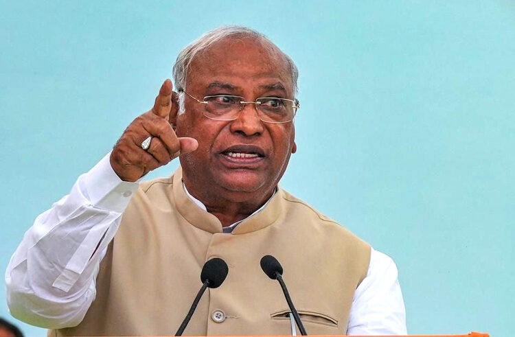 Kharge on Modi : মোদী সন্ত্ৰাসবাদী, প্ৰধানমন্ত্ৰীক লক্ষ্য আক্ৰমণ খাৰ্গেৰ