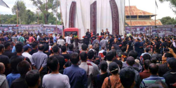 Tension between Naga and Kuki : ‎মণিপুৰত নাগা ছাত্ৰ সন্থাৰ প্ৰতিবাদী সমাবেশ : সন্ত্ৰাসবাদীৰ আক্ৰমণত দুজন লোকৰ মৃত্যুক লৈ উত্তেজনা ‎