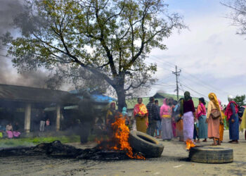 Manipur violence : বন্ধ ইণ্টাৰনেট, কাৰ্ফিউ জাৰি; দুই নাবালকৰ মৃত্যুৰ পিছত পুনৰ জ্বলিছে মণিপুৰৰ বিষ্ণুপুৰ